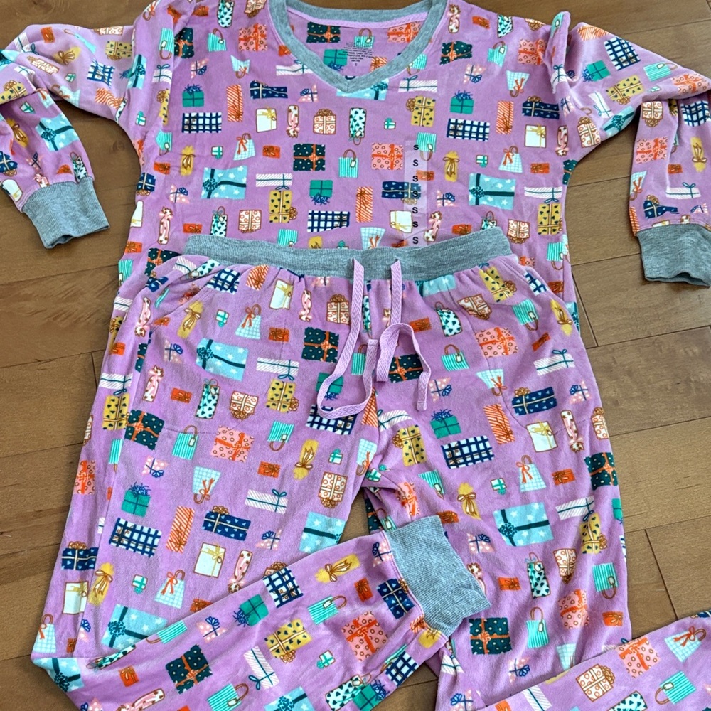Cuddl Duds Colorful Girls Pajamas Set Brand new!